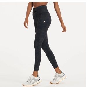 Vuori Daily Legging Black Camo